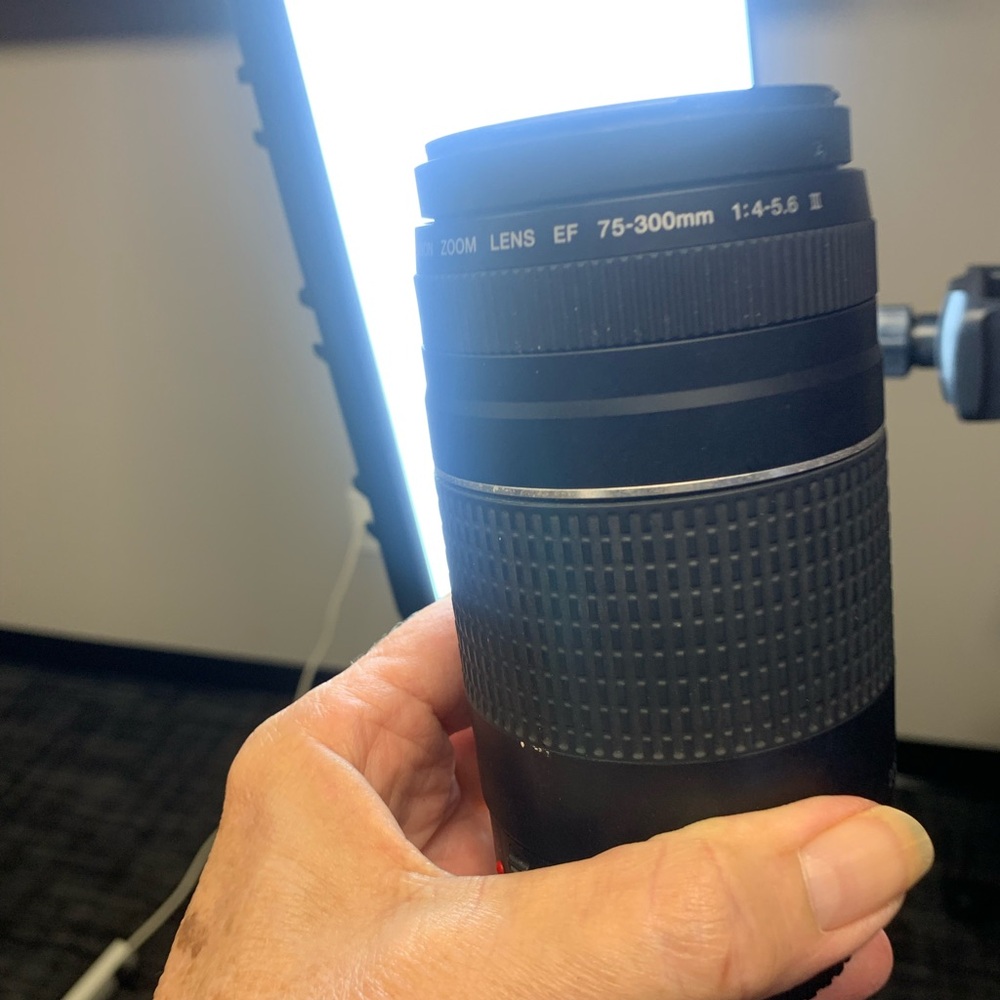 Canon Black and Silver Telephoto Lens - Picture 8 of 16